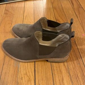 Clark’s Women’s Suede Brown/Taupe/Tan Booties. Size 7.5